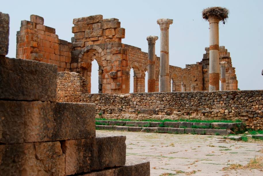 Ruínas de Volubilis, um assentamento romano sobre uma antiga vila fenícia no norte do Marrocos, próxima a Meknes