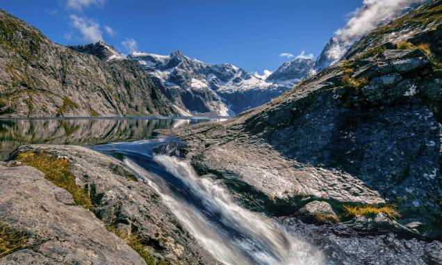 As águas correntes do lago Erskine, em Fiordland, <a href="https://viajeaqui.abril.com.br/paises/nova-zelandia" rel="Nova Zelândia" target="_self">Nova Zelândia</a> As águas correntes do lago Erskine, em Fiordland, <a href="https://viajeaqui.abril.com.br/paises/nova-zelandia" rel="Nova Zelândia" target="_self">Nova Zelândia</a>
