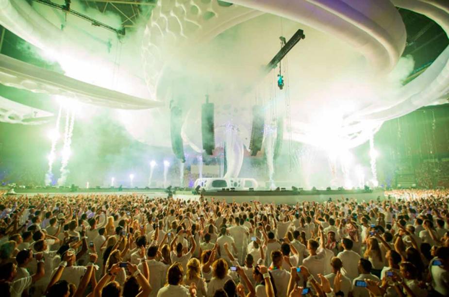 <strong>Sensation Amsterdã </strong>    No dia 05 de julho mais de 40.000 amantes de música eletrônica se encontram no Sensation Amsterdã para apreciar os melhores de djs do cenário eletrônico. <strong>Sensation Amsterdã </strong>    No dia 05 de julho mais de 40.000 amantes de música eletrônica se encontram no Sensation Amsterdã para apreciar os melhores de djs do cenário eletrônico.