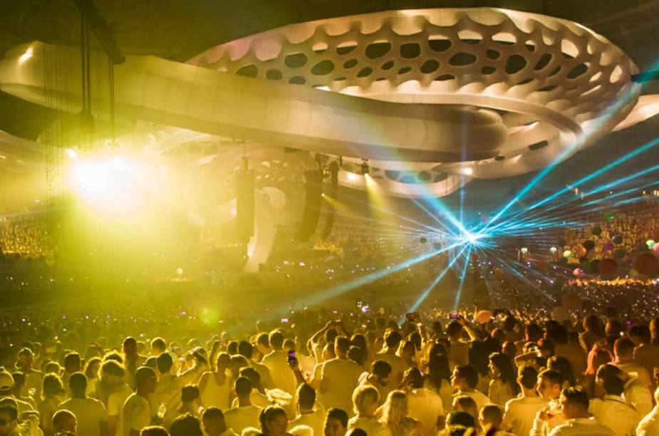 <strong>Sensation Amsterdã</strong>    Desde 2000, início do festival, a Arena Amsterdã hospeda o Sensation. <strong>Sensation Amsterdã</strong>    Desde 2000, início do festival, a Arena Amsterdã hospeda o Sensation.