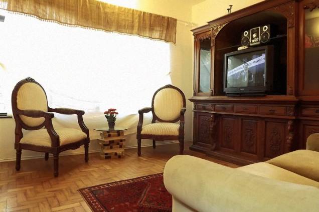 <strong><a href="https://viajeaqui.abril.com.br/estabelecimentos/br-sp-sao-paulo-hospedagem-giramondo-hostel" rel="Giramondo Hostel" target="_blank">Giramondo Hostel</a>, em <a href="https://viajeaqui.abril.com.br/cidades/br-sp-sao-paulo" rel="São Paulo" target="_blank">São Paulo</a> (<a href="https://viajeaqui.abril.com.br/estados/br-sao-paulo" rel="SP" target="_blank">SP</a>)</strong> A decoração mistura peças garimpadas pela cidade. O sócio Sandro Souza dá dicas e divide experiências com os hóspedes. <strong><a href="https://viajeaqui.abril.com.br/estabelecimentos/br-sp-sao-paulo-hospedagem-giramondo-hostel" rel="Giramondo Hostel" target="_blank">Giramondo Hostel</a>, em <a href="https://viajeaqui.abril.com.br/cidades/br-sp-sao-paulo" rel="São Paulo" target="_blank">São Paulo</a> (<a href="https://viajeaqui.abril.com.br/estados/br-sao-paulo" rel="SP" target="_blank">SP</a>)</strong> A decoração mistura peças garimpadas pela cidade. O sócio Sandro Souza dá dicas e divide experiências com os hóspedes.