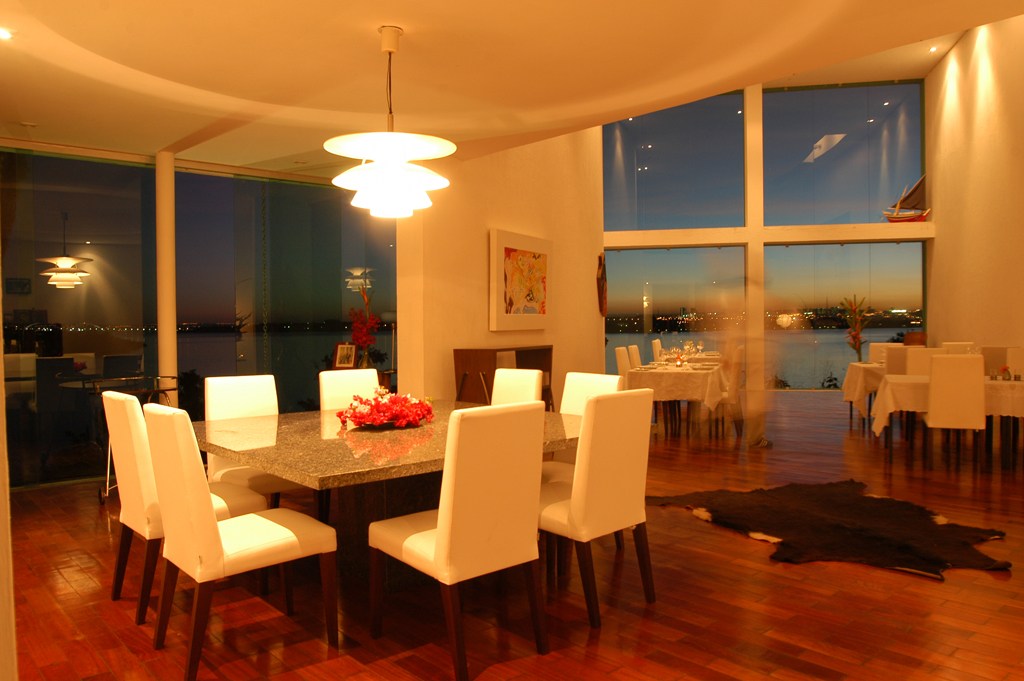 Interior do Aquavit, o melhor restaurante de Bras&iacute;lia. Refei&ccedil;&atilde;o com direito &agrave; vista do Pal&aacute;cio da Alvorada