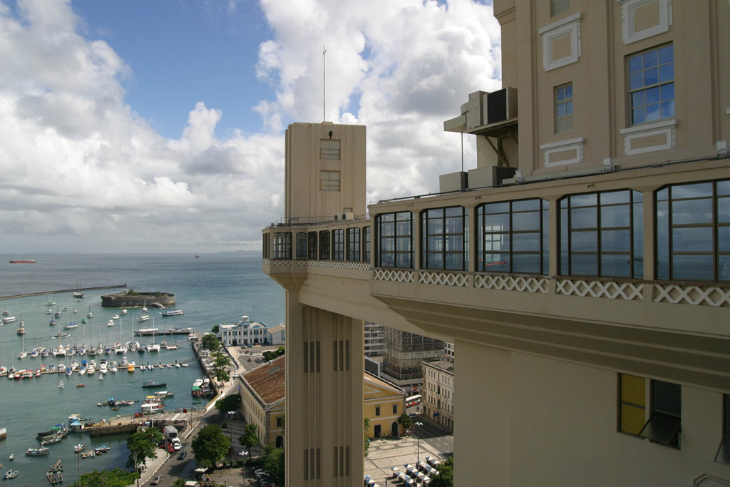 Vista do Elevador Lacerda, Forte de São Marcelo e Baía de Todos os Santos Vista do Elevador Lacerda, Forte de São Marcelo e Baía de Todos os Santos