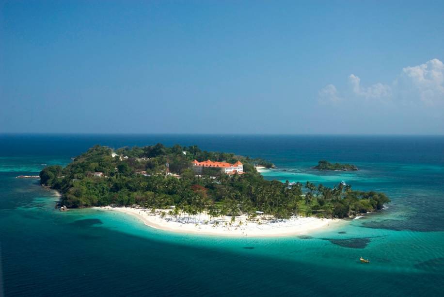 Vista geral da ilha de Cayo Levantado, próxima à península de Samaná