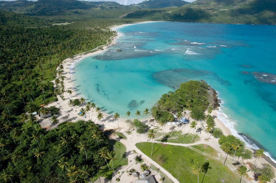 Nem só de praia e mar vive o <strong>Caribe</strong>. Além da óbvia combinação sob o sol, deleite-se com um tratamento completo no spa, uma noite agitada com muita dança e coquetéis a base de rum, restaurantes estrelados e compras irresistíveis.Veja aqui catorze motivos que fazem do Caribe um destino ideal para aqueles que buscam férias românticas, agitadas ou somente relaxantes