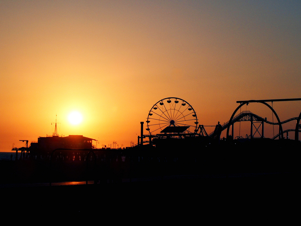 Santa Monica Pier ao pôr do sol