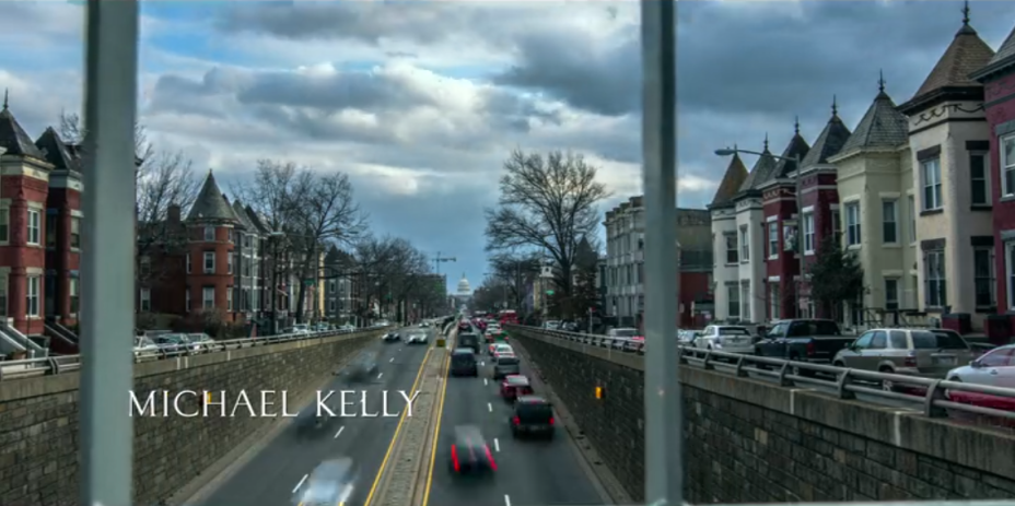 A T St NW / T St NE passa por cima da movimentada <strong>North Capitol St NW</strong>, rua ladeada pelas <strong>townhouses</strong> típicas de Washington com o <strong>Capitólio</strong>, sempre ele, ao fundo A T St NW / T St NE passa por cima da movimentada <strong>North Capitol St NW</strong>, rua ladeada pelas <strong>townhouses</strong> típicas de Washington com o <strong>Capitólio</strong>, sempre ele, ao fundo