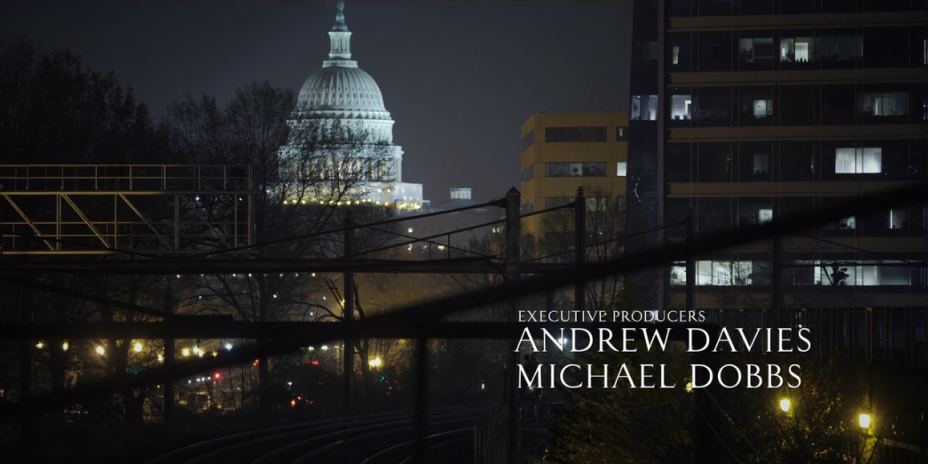 Agora em close, o <strong>Capitólio</strong> num branco-fantasma visto da <strong>LEnfant Plaza SW</strong> Agora em close, o <strong>Capitólio</strong> num branco-fantasma visto da <strong>LEnfant Plaza SW</strong>