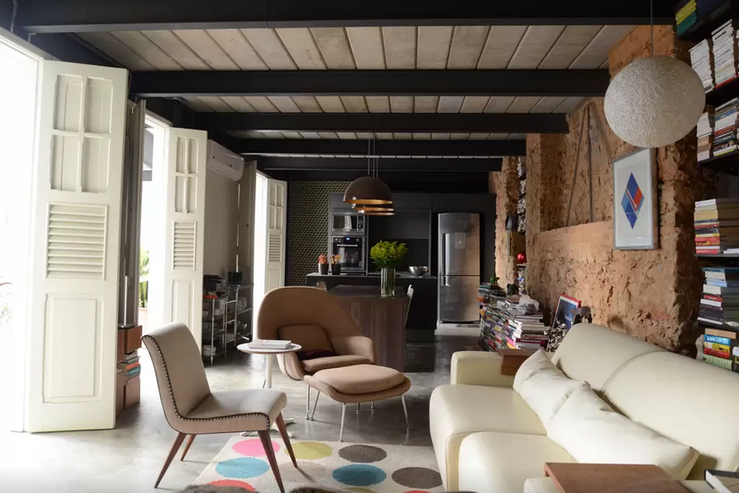 O living visto de outro ângulo, integrado à moderna cozinha O living visto de outro ângulo, integrado à moderna cozinha