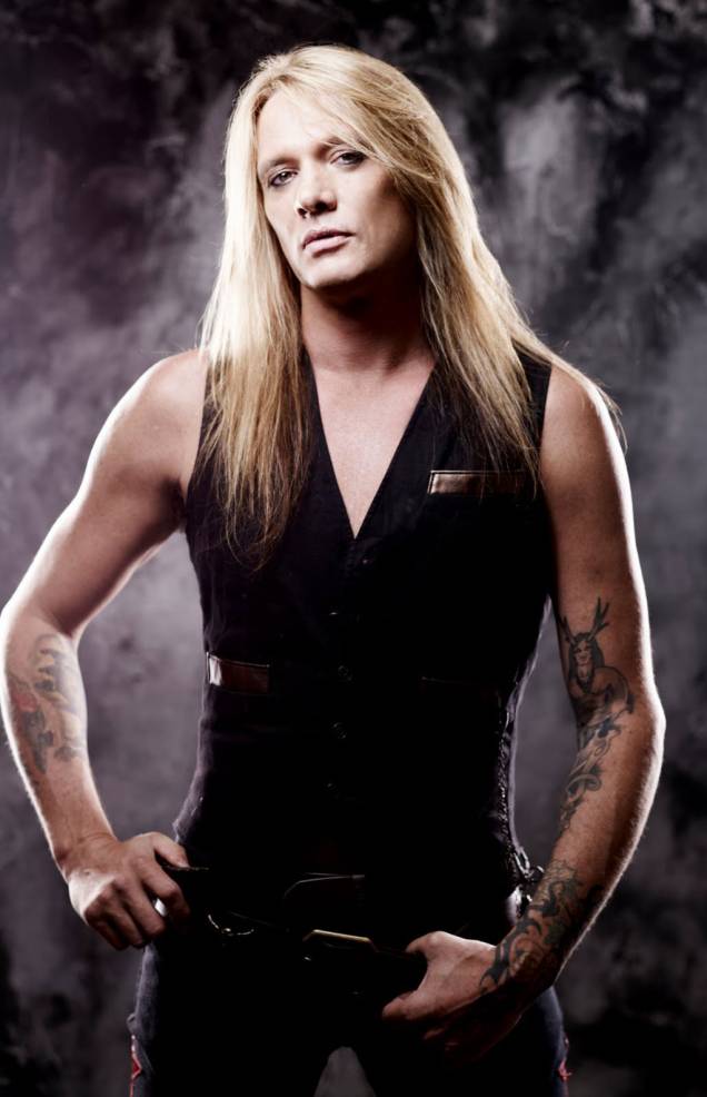 <strong>SEBASTIAN BACH</strong><br /> <br /> Hã? Não, não estamos falando de Johann Sebastian Bach, o compositor clássico que morreu em 1750, mas sim de Sebastian Bach, o cantor de hard rock e heavy metal que já foi vocalista da banda <strong>Skid Row</strong>. Ele vem ao Brasil com a turnê de seu mais recente álbum, <em>Kicking and Screaming</em>. <strong>Onde e Quando: </strong>São Paulo, dia 14 e 17 de abril, Carioca Club. Porto Alegre (RS), dia 15, no Bar Opinião <strong>Ingressos:</strong> para os shows em São Paulo, no site <a href="https://darkdimensions.webstorelw.com.br/products?utf8=%E2%9C%93&keywords=sebastian+bach" rel="Dark Dimensions" target="_blank">Dark Dimensions</a>. Os ingressos de Porto Alegre estão à venda no site do <a href="https://www.opiniaoingressos.com.br/loja/produtos_descricao.asp?lang=pt_BR&codigo_produto=287" rel="Bar Opinião" target="_blank">Bar Opinião</a> <strong>SEBASTIAN BACH</strong><br /> <br /> Hã? Não, não estamos falando de Johann Sebastian Bach, o compositor clássico que morreu em 1750, mas sim de Sebastian Bach, o cantor de hard rock e heavy metal que já foi vocalista da banda <strong>Skid Row</strong>. Ele vem ao Brasil com a turnê de seu mais recente álbum, <em>Kicking and Screaming</em>. <strong>Onde e Quando: </strong>São Paulo, dia 14 e 17 de abril, Carioca Club. Porto Alegre (RS), dia 15, no Bar Opinião <strong>Ingressos:</strong> para os shows em São Paulo, no site <a href="https://darkdimensions.webstorelw.com.br/products?utf8=%E2%9C%93&keywords=sebastian+bach" rel="Dark Dimensions" target="_blank">Dark Dimensions</a>. Os ingressos de Porto Alegre estão à venda no site do <a href="https://www.opiniaoingressos.com.br/loja/produtos_descricao.asp?lang=pt_BR&codigo_produto=287" rel="Bar Opinião" target="_blank">Bar Opinião</a>