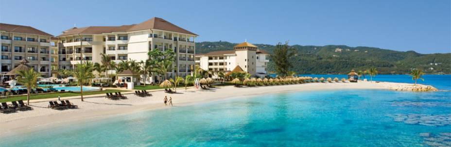 <strong><a href="https://www.secretsresorts.com/wild-orchid-montego-bay" rel="Secrets Wild Orchid Montego Bay" target="_blank">Secrets Wild Orchid Montego Bay</a> – <a href="https://viajeaqui.abril.com.br/paises/jamaica" rel="Jamaica" target="_blank">Jamaica</a></strong>Este resort imenso está instalado em uma bela praia particular na Baía Montego e possui 19 restaurantes e lounges que servem diferentes especialidades gastronômicas, com destaque para os frutos do mar do Oceana. Há festas temáticas todas as noites, uma piscina grande, três banheiras de hidromassagem, cassino, academia e spa incluídos no valor da diária (quer dizer, o dinheiro que você usar para apostar não está incluído). Frutas locais, serviço de quarto e de concierge, restaurantes e bebidas têm atendimento 24h<a href="https://www.booking.com/hotel/jm/secrets-wild-orchid.pt-br.html?aid=332455&label=viagemabril-resortscaribeallinclusive" rel="Reserve a sua hospedagem nesse resort através do Booking.com" target="_blank"><em>Reserve a sua hospedagem nesse resort através do Booking.com</em></a> <strong><a href="https://www.secretsresorts.com/wild-orchid-montego-bay" rel="Secrets Wild Orchid Montego Bay" target="_blank">Secrets Wild Orchid Montego Bay</a> – <a href="https://viajeaqui.abril.com.br/paises/jamaica" rel="Jamaica" target="_blank">Jamaica</a></strong>Este resort imenso está instalado em uma bela praia particular na Baía Montego e possui 19 restaurantes e lounges que servem diferentes especialidades gastronômicas, com destaque para os frutos do mar do Oceana. Há festas temáticas todas as noites, uma piscina grande, três banheiras de hidromassagem, cassino, academia e spa incluídos no valor da diária (quer dizer, o dinheiro que você usar para apostar não está incluído). Frutas locais, serviço de quarto e de concierge, restaurantes e bebidas têm atendimento 24h<a href="https://www.booking.com/hotel/jm/secrets-wild-orchid.pt-br.html?aid=332455&label=viagemabril-resortscaribeallinclusive" rel="Reserve a sua hospedagem nesse resort através do Booking.com" target="_blank"><em>Reserve a sua hospedagem nesse resort através do Booking.com</em></a>