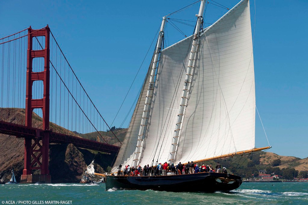 Antes e durante as competi&ccedil;&otilde;es da Americas Cup ocorrem muitas regatas e eventos n&aacute;uticos paralelos, incluindo barcos cl&aacute;ssicos