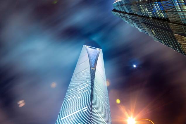 <strong>7- Shanghai World Financial Center – Xangai, <a href="https://viajeaqui.abril.com.br/paises/china" rel="China" target="_blank">China</a></strong> Localizado no distrito Pudong, o edifício <a href="https://www.swfc-shanghai.com" rel="Shanghai World Financial Center" target="_blank">Shanghai World Financial Center</a> foi construído em 2008, tem <strong>492 metros de altura</strong>, 101 andares e três observatórios abertos ao público, no 94o, 97o e 100o andares. A base do edifício abriga uma espécie de shopping center e o hotel Park Hyatt Shanghai ocupa os andares 79 a 93. É considerado o prédio mais alto da China <strong>7- Shanghai World Financial Center – Xangai, <a href="https://viajeaqui.abril.com.br/paises/china" rel="China" target="_blank">China</a></strong> Localizado no distrito Pudong, o edifício <a href="https://www.swfc-shanghai.com" rel="Shanghai World Financial Center" target="_blank">Shanghai World Financial Center</a> foi construído em 2008, tem <strong>492 metros de altura</strong>, 101 andares e três observatórios abertos ao público, no 94o, 97o e 100o andares. A base do edifício abriga uma espécie de shopping center e o hotel Park Hyatt Shanghai ocupa os andares 79 a 93. É considerado o prédio mais alto da China