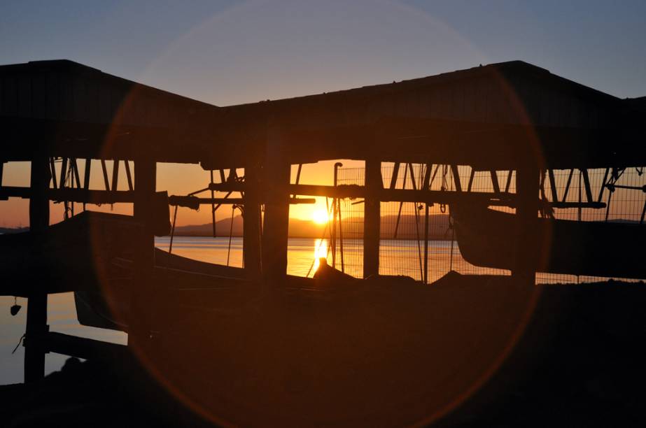 P&ocirc;r do sol no Rio Tramanda&iacute;, <a href="https://viajeaqui.abril.com.br/cidades/br-rs-imbe" rel="Imb&eacute;" target="_self">Imb&eacute;</a>, <a href="https://viajeaqui.abril.com.br/estados/br-rio-grande-do-sul" rel="Rio Grande do Sul" target="_self">Rio Grande do Sul</a>