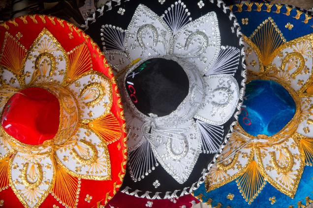 Arriba! Olé! A primeira coisa que vem à cabeça quando se pensa em <a href="https://viajeaqui.abril.com.br/paises/mexico" target="_blank">México</a> são os tocadores de mariachi, carregando seus violões, suas roupas coloridas e seus grandes sombreros. Impossível não querer levar um para casa, não é? Arriba! Olé! A primeira coisa que vem à cabeça quando se pensa em <a href="https://viajeaqui.abril.com.br/paises/mexico" target="_blank">México</a> são os tocadores de mariachi, carregando seus violões, suas roupas coloridas e seus grandes sombreros. Impossível não querer levar um para casa, não é?