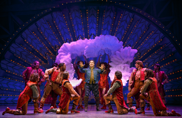 <strong>11. <a href="https://rottenbroadway.com/" rel="Something Rotten" target="_blank">Something Rotten</a></strong><strong>Preste atenção: </strong>no número A Musical, hilária homenagem ao gênero, repleto de referências aos musicais. É divertido tentar reconhecer todos os espetáculos citados. <strong>11. <a href="https://rottenbroadway.com/" rel="Something Rotten" target="_blank">Something Rotten</a></strong><strong>Preste atenção: </strong>no número A Musical, hilária homenagem ao gênero, repleto de referências aos musicais. É divertido tentar reconhecer todos os espetáculos citados.