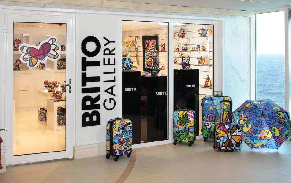 Loja com produtos do artista pop Romero Britto fica a bordo do navio Loja com produtos do artista pop Romero Britto fica a bordo do navio
