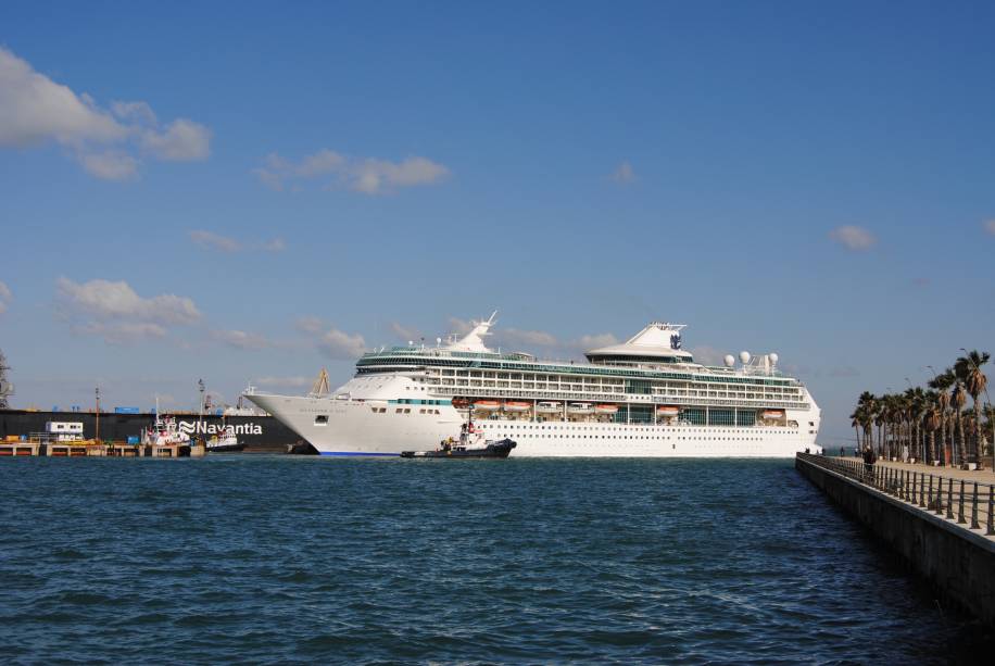 O Splendour of the Seas foi inaugurado em 1996  e reformado 2011