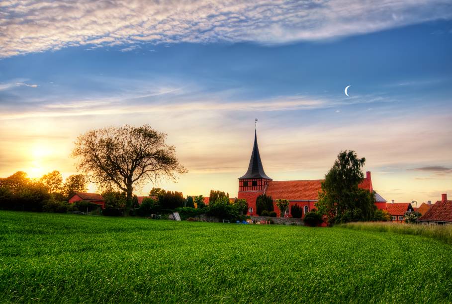 <strong>4. <a href="https://viajeaqui.abril.com.br/paises/dinamarca" rel="Dinamarca" target="_self">Dinamarca</a> </strong>                    A ilha dinamarquesa de Bornholm já foi controlada pela <a href="https://viajeaqui.abril.com.br/paises/suecia" rel="Suécia" target="_self">Suécia</a>. Hoje, seus cenários são perfeitos para atividades como pesca e cerâmica