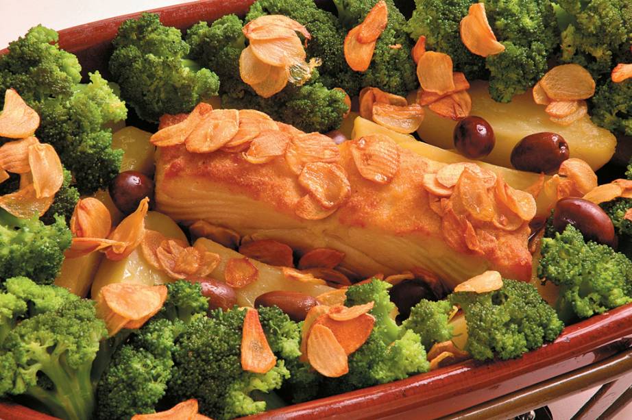 Bacalhau com brócolis, batatas e azeitonas pretas, do restaurante <strong><a href="https://viajeaqui.abril.com.br/estabelecimentos/br-sp-serra-negra-restaurante-sr-bacalhau" rel="Sr. Bacalhau" target="_blank">Sr. Bacalhau</a></strong>, em <strong><a href="https://viajeaqui.abril.com.br/cidades/br-sp-serra-negra" rel="Serra Negra" target="_blank">Serra Negra</a></strong> (SP). <em>Rua 14 de Julho, 511. Tel. (19) 3842-1342 </em> Bacalhau com brócolis, batatas e azeitonas pretas, do restaurante <strong><a href="https://viajeaqui.abril.com.br/estabelecimentos/br-sp-serra-negra-restaurante-sr-bacalhau" rel="Sr. Bacalhau" target="_blank">Sr. Bacalhau</a></strong>, em <strong><a href="https://viajeaqui.abril.com.br/cidades/br-sp-serra-negra" rel="Serra Negra" target="_blank">Serra Negra</a></strong> (SP). <em>Rua 14 de Julho, 511. Tel. (19) 3842-1342 </em>