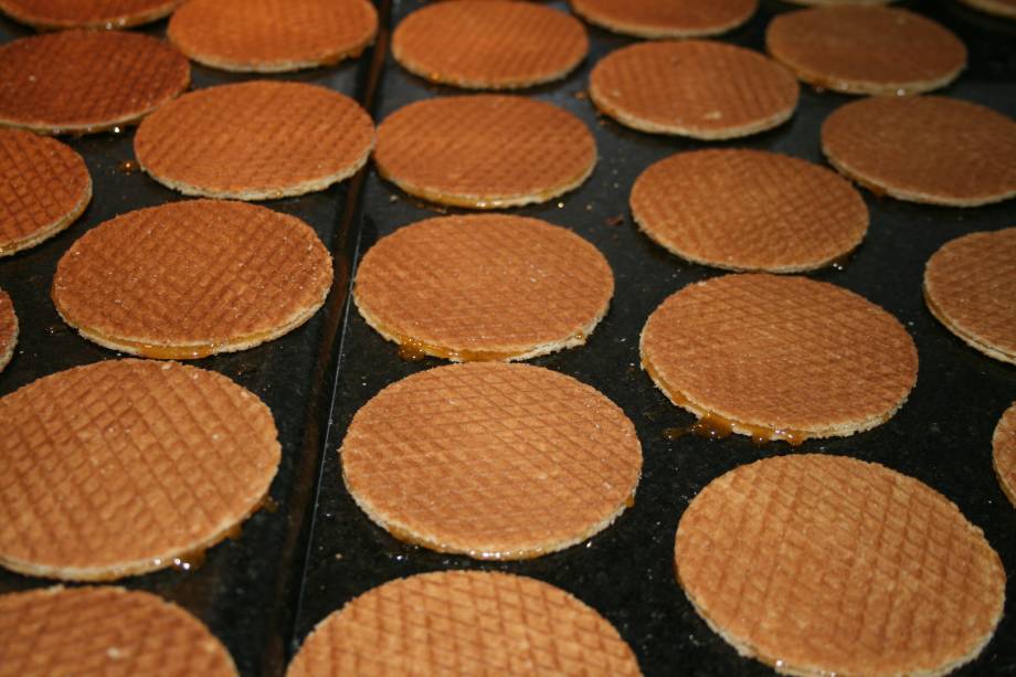 O stroopwafel (waffles com caramelo) &eacute; um cl&aacute;ssico da culin&aacute;ria holandesa, servido nos quiosques da Expoflora, em Holambra