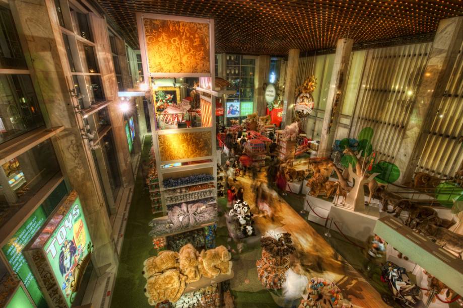 Interior da megaloja de brinquedos FAO Schwarz Interior da megaloja de brinquedos FAO Schwarz