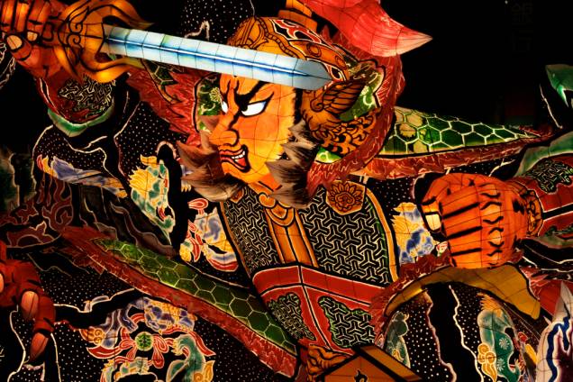 <strong>Nebuta Matsuri, Aomori</strong><br />O verão é a época dos grandes festivais culturais do <a href="https://viajeaqui.abril.com.br/paises/japao" rel="Japão" target="_blank">Japão</a>. De norte a sul acontecem grandes festas, como o Nebuta Matsuri de Aomori, na província de Aomori, onde enormes carros alegóricos com personagens fantásticos parecem bailar pelas ruas da cidade <strong>Nebuta Matsuri, Aomori</strong><br />O verão é a época dos grandes festivais culturais do <a href="https://viajeaqui.abril.com.br/paises/japao" rel="Japão" target="_blank">Japão</a>. De norte a sul acontecem grandes festas, como o Nebuta Matsuri de Aomori, na província de Aomori, onde enormes carros alegóricos com personagens fantásticos parecem bailar pelas ruas da cidade
