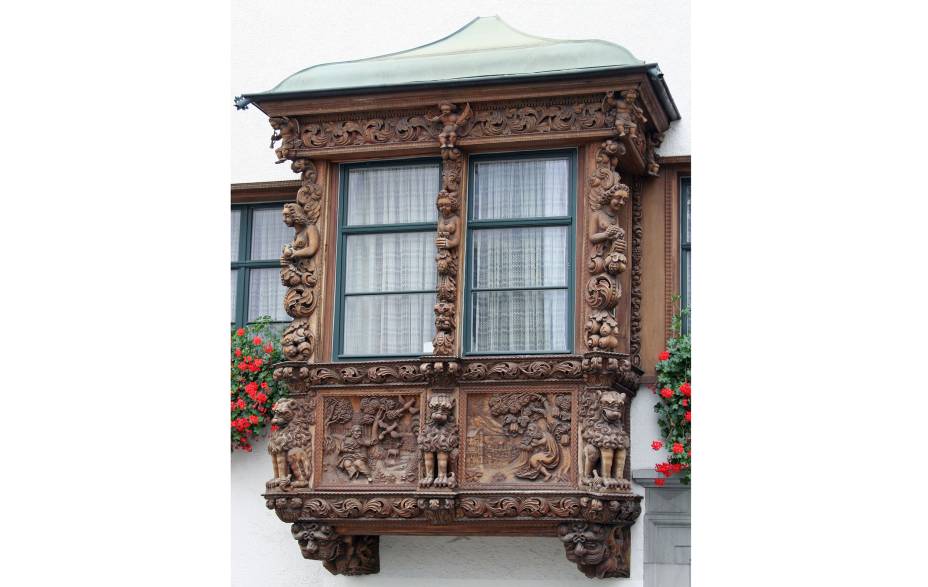 <strong>São Galo, <a href="https://viajeaqui.abril.com.br/paises/suica" rel="Suíça" target="_blank">Suíça</a></strong> A terra dos Alpes, com seus picos nevados, é repleta de janelas do estilo inglês “bay window”, as quais se projetam para fora do edifício <strong>São Galo, <a href="https://viajeaqui.abril.com.br/paises/suica" rel="Suíça" target="_blank">Suíça</a></strong> A terra dos Alpes, com seus picos nevados, é repleta de janelas do estilo inglês “bay window”, as quais se projetam para fora do edifício