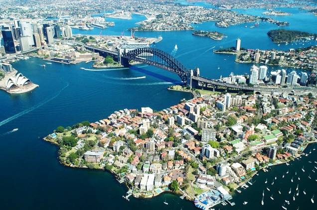 <strong>Sydney Harbour Bridge, Austrália</strong>A manutenção da <a href="https://viajeaqui.abril.com.br/cidades/australia-sydney" rel="Sydney ">Sydney </a>Harbour Bridge exige 30 mil litros de tinta a cada demão. Antes de virar o Crocodilo Dundee, o ator Paul Hogan trabalhou na ponte <strong>Sydney Harbour Bridge, Austrália</strong>A manutenção da <a href="https://viajeaqui.abril.com.br/cidades/australia-sydney" rel="Sydney ">Sydney </a>Harbour Bridge exige 30 mil litros de tinta a cada demão. Antes de virar o Crocodilo Dundee, o ator Paul Hogan trabalhou na ponte