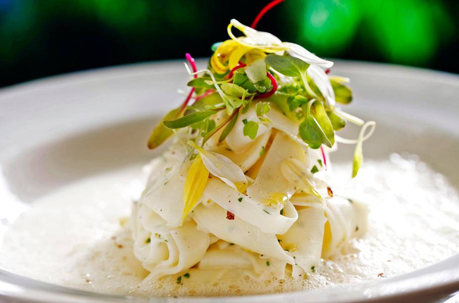 Talharim de pupunha, do restaurante <a href="https://viajeaqui.abril.com.br/estabelecimentos/br-sp-sao-paulo-restaurante-mani/" rel="Maní" target="_blank">Maní</a>, em <a href="https://viajeaqui.abril.com.br/cidades/br-sp-sao-paulo/" rel="São Paulo" target="_blank">São Paulo</a>, da chef Helena Rizzo Talharim de pupunha, do restaurante <a href="https://viajeaqui.abril.com.br/estabelecimentos/br-sp-sao-paulo-restaurante-mani/" rel="Maní" target="_blank">Maní</a>, em <a href="https://viajeaqui.abril.com.br/cidades/br-sp-sao-paulo/" rel="São Paulo" target="_blank">São Paulo</a>, da chef Helena Rizzo