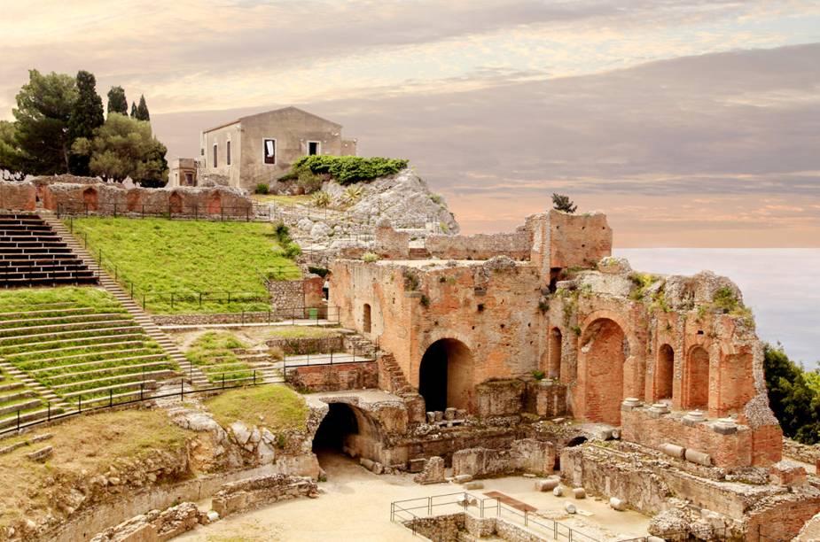 <strong>Taormina - <a href="https://viajeaqui.abril.com.br/paises/italia" rel="Itália" target="_blank">Itália</a></strong> <strong>Taormina - <a href="https://viajeaqui.abril.com.br/paises/italia" rel="Itália" target="_blank">Itália</a></strong>