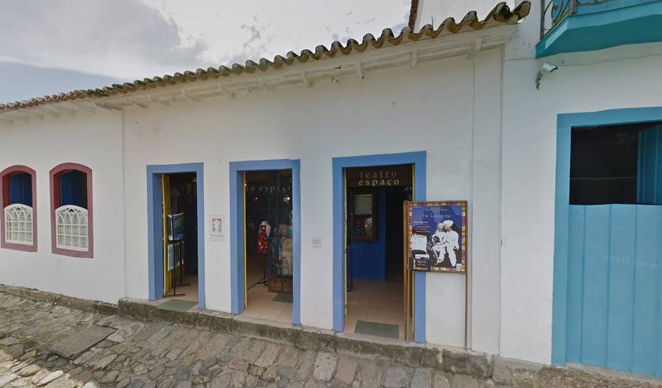 <strong>8. Teatro Espaço</strong>Fundado há pouco mais de 30 anos, o pequenino Teatro Espaço é a sede do Grupo Contadores de Estórias. Dentro da casa, há apresentações de teatro de bonecos, concertos musicais e outras atividades artísticas. Ao caminhar pelo Centro Histórico, faça uma parada no Teatro Espaço para se inteirar sobre a programação <strong>8. Teatro Espaço</strong>Fundado há pouco mais de 30 anos, o pequenino Teatro Espaço é a sede do Grupo Contadores de Estórias. Dentro da casa, há apresentações de teatro de bonecos, concertos musicais e outras atividades artísticas. Ao caminhar pelo Centro Histórico, faça uma parada no Teatro Espaço para se inteirar sobre a programação