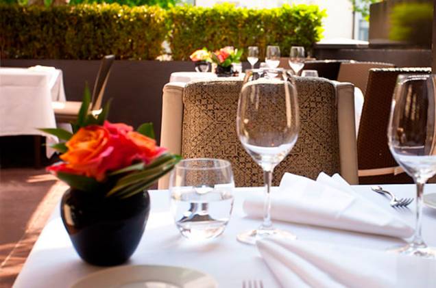 <strong>10º The Ledbury – <a href="https://viajeaqui.abril.com.br/cidades/reino-unido-londres" rel="Londres " target="_blank">Londres </a></strong>Apesar de discreto, também é elegante. O atendimento de primeira faz os clientes se sentirem mais íntimos do restaurante, como se fosse um “clima de vizinhança”. <strong>10º The Ledbury – <a href="https://viajeaqui.abril.com.br/cidades/reino-unido-londres" rel="Londres " target="_blank">Londres </a></strong>Apesar de discreto, também é elegante. O atendimento de primeira faz os clientes se sentirem mais íntimos do restaurante, como se fosse um “clima de vizinhança”.