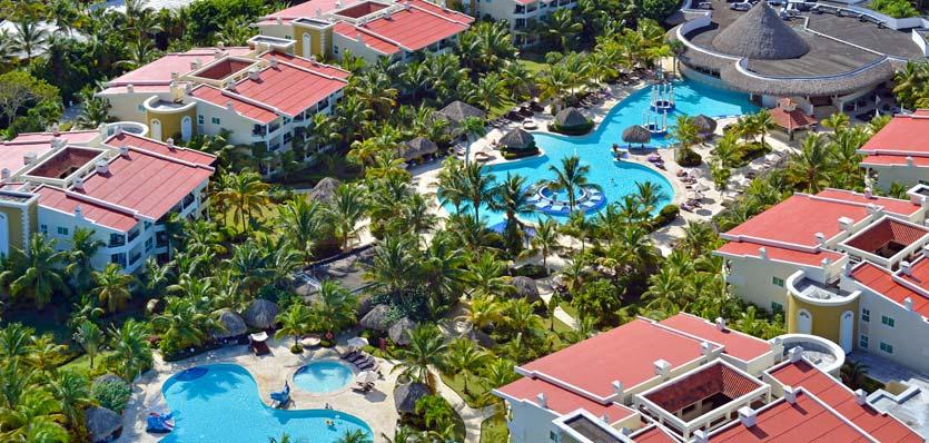 <strong><a href="https://www.melia.com/en/hotels/dominican-republic/punta-cana/the-reserve-at-paradisus-punta-cana-resort/index.html?codigoHotel=5912" rel="The Reserve, no Paradisus Punta Cana Resort" target="_blank">The Reserve, no Paradisus Punta Cana Resort</a> – <a href="https://viajeaqui.abril.com.br/paises/republica-dominicana" rel="República Dominicana" target="_blank">República Dominicana</a></strong> O The Reserve é um hotel boutique preparado para receber famílias no Resort Paradisus Punta Cana. Entre as facilidades do resort estão piscinas para adultos e crianças, spa de hidroterapia, campos de golfe particular e uma zona para crianças com brinquedos divertidos e monitores treinados. O Concierge Familiar, profissional que tem o objetivo de satisfazer as necessidades dos hóspedes durante sua estadia, está incluído no valor da diária. O resort não fica à beira mar, mas tem transporte gratuito até a areia <a href="https://www.booking.com/hotel/do/the-reserve-at-paradisus-punta-cana.pt-br.html?aid=332455&label=viagemabril-resortscaribeallinclusive" rel="Reserve a sua hospedagem nesse resort através do Booking.com" target="_blank"><em>Reserve a sua hospedagem nesse resort através do Booking.com</em></a> <strong><a href="https://www.melia.com/en/hotels/dominican-republic/punta-cana/the-reserve-at-paradisus-punta-cana-resort/index.html?codigoHotel=5912" rel="The Reserve, no Paradisus Punta Cana Resort" target="_blank">The Reserve, no Paradisus Punta Cana Resort</a> – <a href="https://viajeaqui.abril.com.br/paises/republica-dominicana" rel="República Dominicana" target="_blank">República Dominicana</a></strong> O The Reserve é um hotel boutique preparado para receber famílias no Resort Paradisus Punta Cana. Entre as facilidades do resort estão piscinas para adultos e crianças, spa de hidroterapia, campos de golfe particular e uma zona para crianças com brinquedos divertidos e monitores treinados. O Concierge Familiar, profissional que tem o objetivo de satisfazer as necessidades dos hóspedes durante sua estadia, está incluído no valor da diária. O resort não fica à beira mar, mas tem transporte gratuito até a areia <a href="https://www.booking.com/hotel/do/the-reserve-at-paradisus-punta-cana.pt-br.html?aid=332455&label=viagemabril-resortscaribeallinclusive" rel="Reserve a sua hospedagem nesse resort através do Booking.com" target="_blank"><em>Reserve a sua hospedagem nesse resort através do Booking.com</em></a>