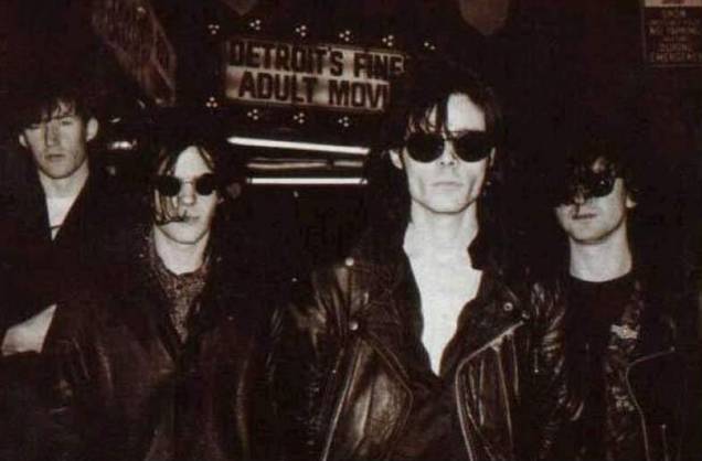 <strong>SISTERS OF MERCY</strong><br /> <br /> A banda britânica de rock gótico formada nos anos 1980 parou de lançar discos novos nos anos 90, mas isto não importa. Eles costumam tocar algumas poucas faixas inéditas e várias dos álbuns já lançados – e fã que é fã não perde a chance de relembrar os clássicos. <strong>Onde e Quando: </strong>São Paulo, dia 10 de março, Via Funchal <strong>Ingressos:</strong> Os ingressos estão na página da própria casa de shows, <a href="https://www.viafunchal.com.br/shows.asp?ID=537 " rel="Via Funchal" target="_blank">Via Funchal</a> <strong>SISTERS OF MERCY</strong><br /> <br /> A banda britânica de rock gótico formada nos anos 1980 parou de lançar discos novos nos anos 90, mas isto não importa. Eles costumam tocar algumas poucas faixas inéditas e várias dos álbuns já lançados – e fã que é fã não perde a chance de relembrar os clássicos. <strong>Onde e Quando: </strong>São Paulo, dia 10 de março, Via Funchal <strong>Ingressos:</strong> Os ingressos estão na página da própria casa de shows, <a href="https://www.viafunchal.com.br/shows.asp?ID=537 " rel="Via Funchal" target="_blank">Via Funchal</a>