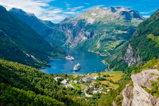 <strong>5. <a href="https://viajeaqui.abril.com.br/paises/noruega" rel="Noruega" target="_self">Noruega</a> </strong> A bela região de Møre og Romsdal abriga o Fiorde de Geiranger. Sua paisagem impressionante lhe rendeu o título de Patrimônio Mundial da UNESCO em 2005 <strong>5. <a href="https://viajeaqui.abril.com.br/paises/noruega" rel="Noruega" target="_self">Noruega</a> </strong> A bela região de Møre og Romsdal abriga o Fiorde de Geiranger. Sua paisagem impressionante lhe rendeu o título de Patrimônio Mundial da UNESCO em 2005