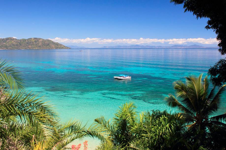 As praias têm o sugestivo nome de Mar Esmeralda, areia branquinha e água tão azul quanto as do Caribe