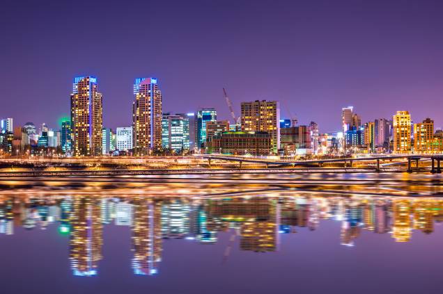 <strong>5º Lugar: <a href="https://viajeaqui.abril.com.br/cidades/coreia-do-sul-seul" rel="Seul, Coréia do Sul " target="_blank">Seul, Coréia do Sul </a></strong>O rio Han ajuda na composição dos prédios com o céu de Seul<a href="https://www.booking.com/city/kr/seoul.pt-br.html?aid=332455;label=viagemabril-skylines;sid=148bb38cebb5fad8184906118b17e551;dcid=4" rel="Veja hotéis em Seul no booking.com" target="_blank"><em>Veja hotéis em Seul no booking.com</em></a> <strong>5º Lugar: <a href="https://viajeaqui.abril.com.br/cidades/coreia-do-sul-seul" rel="Seul, Coréia do Sul " target="_blank">Seul, Coréia do Sul </a></strong>O rio Han ajuda na composição dos prédios com o céu de Seul<a href="https://www.booking.com/city/kr/seoul.pt-br.html?aid=332455;label=viagemabril-skylines;sid=148bb38cebb5fad8184906118b17e551;dcid=4" rel="Veja hotéis em Seul no booking.com" target="_blank"><em>Veja hotéis em Seul no booking.com</em></a>