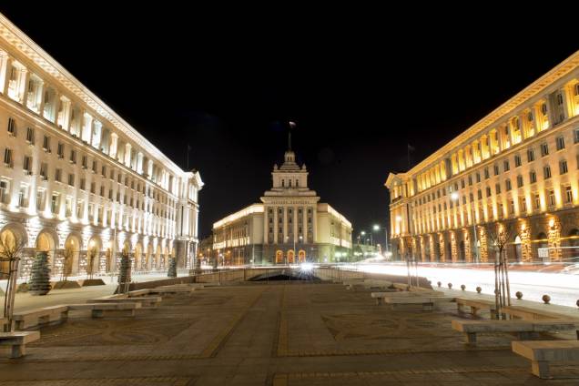 Sofia, a capital da Bulgária, é repleta de construções históricas e museus que valem a visita. Sua vida norturna também merece atenção, com diversos bares e restaurantes Sofia, a capital da Bulgária, é repleta de construções históricas e museus que valem a visita. Sua vida norturna também merece atenção, com diversos bares e restaurantes