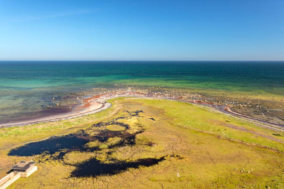 A ilha de Öland é um dos destinos mais populares do verão na Suécia. Pantanais, praias e vilas charmosas atraem famílias na alta temporada A ilha de Öland é um dos destinos mais populares do verão na Suécia. Pantanais, praias e vilas charmosas atraem famílias na alta temporada
