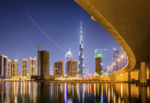 <strong>SETE NOITES NO IBIS</strong>No meio do deserto, <a href="https://viajeaqui.abril.com.br/cidades/emirados-arabes-unidos-dubai" rel="Dubai" target="_blank">Dubai</a> passafácil dos 40°C no verão, um climaquase proibitivo para quem querbater perna pelo moderno emirado.Com os termômetros de voltaà casa dos 20°C, fica bem maisagradável embarcar no eficientemetrô, caminhar entre os altíssimosarranha-céus e conhecer umpouco da cultura islâmica. Nestepacote, as sete noites são no <a href="https://www.accorhotels.com/gb/hotel-6493-ibis-dubai-mall-of-the-emirates/index.shtml" rel="IbisDubai Hotel" target="_blank">IbisDubai Hotel</a>, ao ladodo Mall of the Emirates e de fácilacesso a edifícios-símbolo comoo Burj Khalifa e o Burj Al Arab.<strong>QUANDO: </strong>Em 5 de janeiro<strong>QUEM LEVA:</strong> <a href="https://www.submarinoviagens.com.br/" rel="Submarino" target="_blank">Submarino</a><strong>QUANTO: </strong>US$ 1789 <strong>SETE NOITES NO IBIS</strong>No meio do deserto, <a href="https://viajeaqui.abril.com.br/cidades/emirados-arabes-unidos-dubai" rel="Dubai" target="_blank">Dubai</a> passafácil dos 40°C no verão, um climaquase proibitivo para quem querbater perna pelo moderno emirado.Com os termômetros de voltaà casa dos 20°C, fica bem maisagradável embarcar no eficientemetrô, caminhar entre os altíssimosarranha-céus e conhecer umpouco da cultura islâmica. Nestepacote, as sete noites são no <a href="https://www.accorhotels.com/gb/hotel-6493-ibis-dubai-mall-of-the-emirates/index.shtml" rel="IbisDubai Hotel" target="_blank">IbisDubai Hotel</a>, ao ladodo Mall of the Emirates e de fácilacesso a edifícios-símbolo comoo Burj Khalifa e o Burj Al Arab.<strong>QUANDO: </strong>Em 5 de janeiro<strong>QUEM LEVA:</strong> <a href="https://www.submarinoviagens.com.br/" rel="Submarino" target="_blank">Submarino</a><strong>QUANTO: </strong>US$ 1789