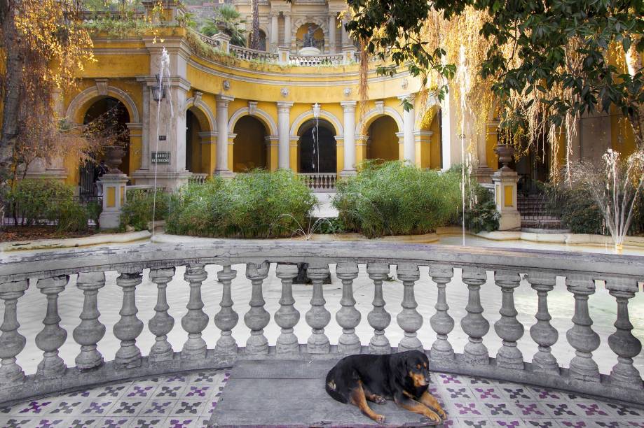 <strong>2. <a href="https://viajeaqui.abril.com.br/estabelecimentos/chile-santiago-atracao-cerro-santa-lucia" rel="Cerro Santa Lucía" target="_blank">Cerro Santa Lucía</a></strong> Diversas obras de estilo neoclássico (como fontes e esculturas) pontuam o Cerro Santa Lucía, criando uma oportunidade fantástica para grandes ensaios fotográficos <strong>2. <a href="https://viajeaqui.abril.com.br/estabelecimentos/chile-santiago-atracao-cerro-santa-lucia" rel="Cerro Santa Lucía" target="_blank">Cerro Santa Lucía</a></strong> Diversas obras de estilo neoclássico (como fontes e esculturas) pontuam o Cerro Santa Lucía, criando uma oportunidade fantástica para grandes ensaios fotográficos