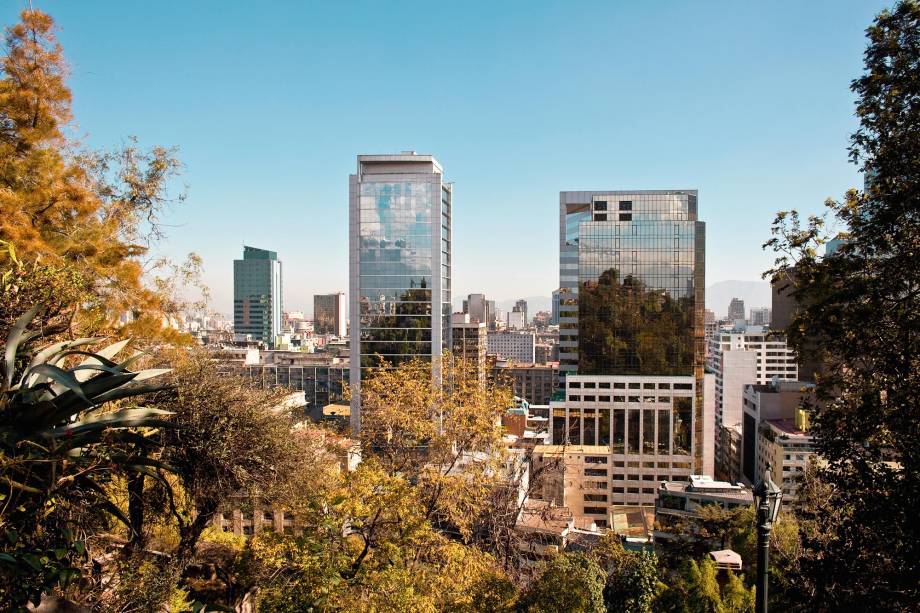 <strong>2. <a href="https://viajeaqui.abril.com.br/estabelecimentos/chile-santiago-atracao-cerro-santa-lucia" rel="Cerro Santa Lucía" target="_blank">Cerro Santa Lucía</a></strong> Outro mirante imperdível na capital chilena é o Cerro Santa Lucía, localizado na região central de Santiago e que proporciona uma visão panorâmica completa da cidade. Ao subir no local, o turista chega a uma altura de quase 650 metros acima do nível do mar e, além de poder admirar os edifícios e montanhas de Santiago, tem a chance de curtir obras arquitetônicas extremamente interessantes <strong>2. <a href="https://viajeaqui.abril.com.br/estabelecimentos/chile-santiago-atracao-cerro-santa-lucia" rel="Cerro Santa Lucía" target="_blank">Cerro Santa Lucía</a></strong> Outro mirante imperdível na capital chilena é o Cerro Santa Lucía, localizado na região central de Santiago e que proporciona uma visão panorâmica completa da cidade. Ao subir no local, o turista chega a uma altura de quase 650 metros acima do nível do mar e, além de poder admirar os edifícios e montanhas de Santiago, tem a chance de curtir obras arquitetônicas extremamente interessantes