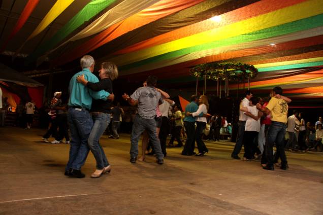 A hora da dança na Festa do Imigrante de Timbó A hora da dança na Festa do Imigrante de Timbó