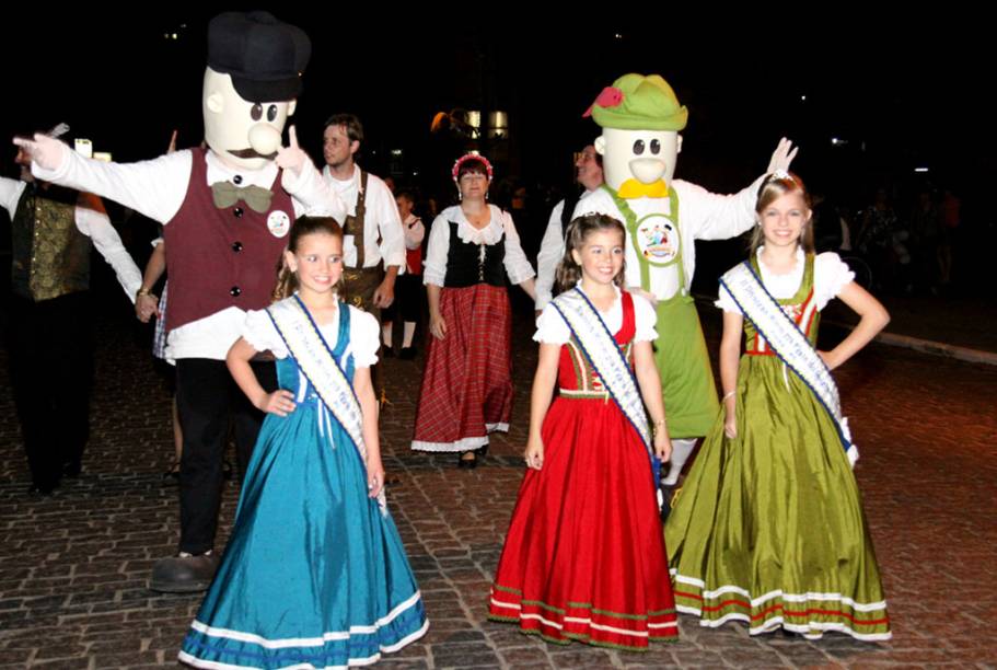 Desfile durante a Festa do Imigrante de Timbó