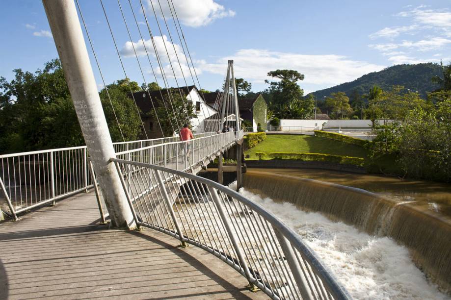 Passarela sobre o Rio Benedito, em Timbó