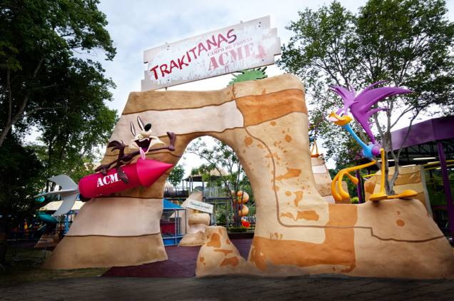 Trakitanas, o playground de escorregadores, labirintos e piscina de bolinhas Trakitanas, o playground de escorregadores, labirintos e piscina de bolinhas