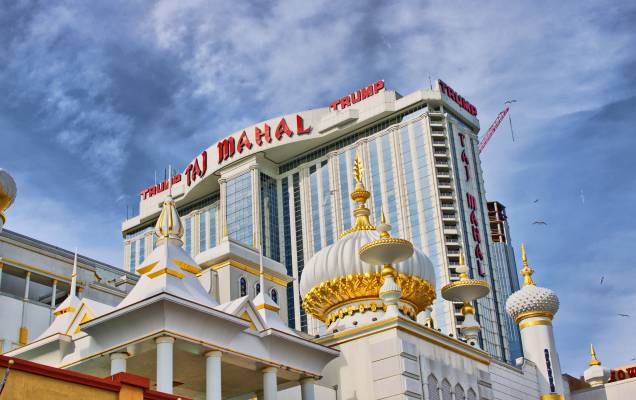 <a href="https://svt.com.br/" rel="SVT" target="_blank"><strong>SVT</strong></a><strong>O QUE ELA FAZ POR VOCÊ</strong>Reserva hotel-cassino de Atlantic City, nos <a href="https://viajeaqui.abril.com.br/paises/estados-unidos" rel="Estados Unidos" target="_blank">Estados Unidos</a>.<strong>PACOTE</strong>Atlantic City tem um extenso píer com parque de diversões, boa oferta de restaurantes, outlet ao ar livre e muitos cassino-resorts. As seis noites são no mais famoso deles, o <a href="https://www.trumptaj.com/" rel="Taj Mahal" target="_blank">Taj Mahal</a>, do bilionário Donald Trump. Com aluguel de carro, útil para ir a <a href="https://viajeaqui.abril.com.br/cidades/estados-unidos-nova-york" rel="Nova York" target="_blank">Nova York</a> (a 2h de lá), custa US$ 1 115. <a href="https://svt.com.br/" rel="SVT" target="_blank"><strong>SVT</strong></a><strong>O QUE ELA FAZ POR VOCÊ</strong>Reserva hotel-cassino de Atlantic City, nos <a href="https://viajeaqui.abril.com.br/paises/estados-unidos" rel="Estados Unidos" target="_blank">Estados Unidos</a>.<strong>PACOTE</strong>Atlantic City tem um extenso píer com parque de diversões, boa oferta de restaurantes, outlet ao ar livre e muitos cassino-resorts. As seis noites são no mais famoso deles, o <a href="https://www.trumptaj.com/" rel="Taj Mahal" target="_blank">Taj Mahal</a>, do bilionário Donald Trump. Com aluguel de carro, útil para ir a <a href="https://viajeaqui.abril.com.br/cidades/estados-unidos-nova-york" rel="Nova York" target="_blank">Nova York</a> (a 2h de lá), custa US$ 1 115.