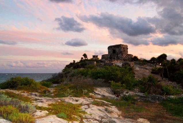 <strong>Tulum</strong><br />Cidade maia com vista para o Mar do Caribe: aqui os amanheceres costumam proporcionar espetáculos inesquecíveis. Em seu tempo foi conhecida como "Zamá", palavra maia que designa "manhã" <strong>Tulum</strong><br />Cidade maia com vista para o Mar do Caribe: aqui os amanheceres costumam proporcionar espetáculos inesquecíveis. Em seu tempo foi conhecida como "Zamá", palavra maia que designa "manhã"