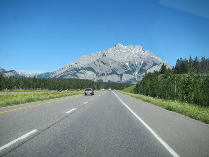 Saindo da cidade de Calgary, em Alberta, Canad&aacute;